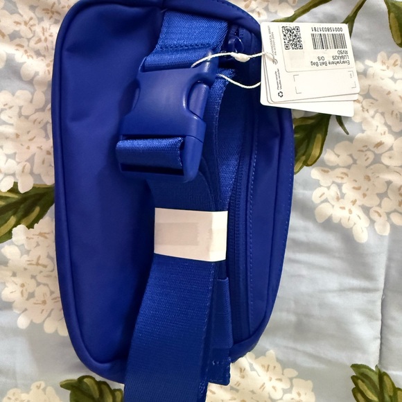 Lululemon Everywhere Belt Bag Royal Blue - Picture 2 of 3